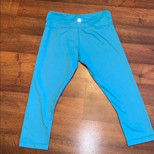 Lululemon cropped bright blue capris